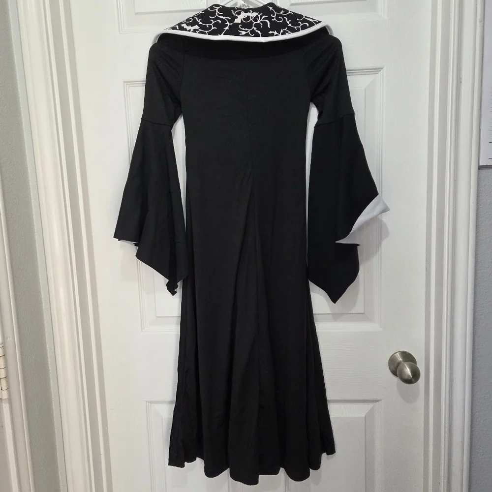 Spirit Halloween Child Midnight Vampiress Black & White Costume Size 6 Vampire - Picture 3 of 10